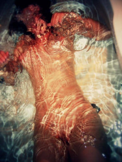 Fotografika Image Missy Jubilee Crescent Head The Future Sex Love Art Projekt Image Ref 09998